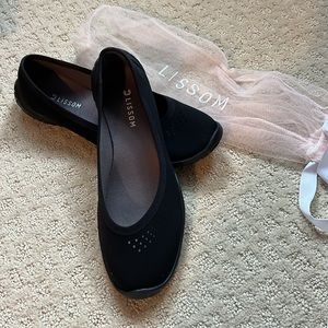 Lissom Flytes black ballet flats.  Removable insole.